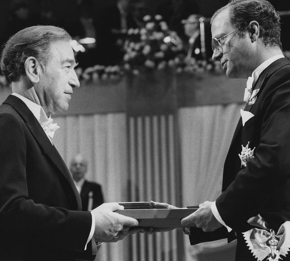 Stanley Cohen receiving a Nobel Prize